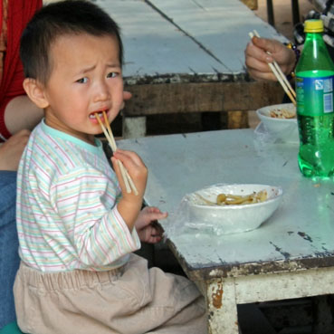schon mit stäbchen!  //  pingyao 2009