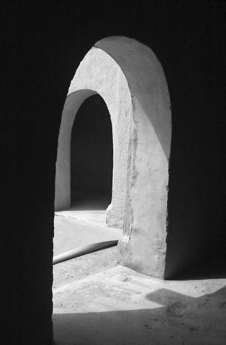 licht im dunkel?  ...auf der suche im gewölbe  //  al ain